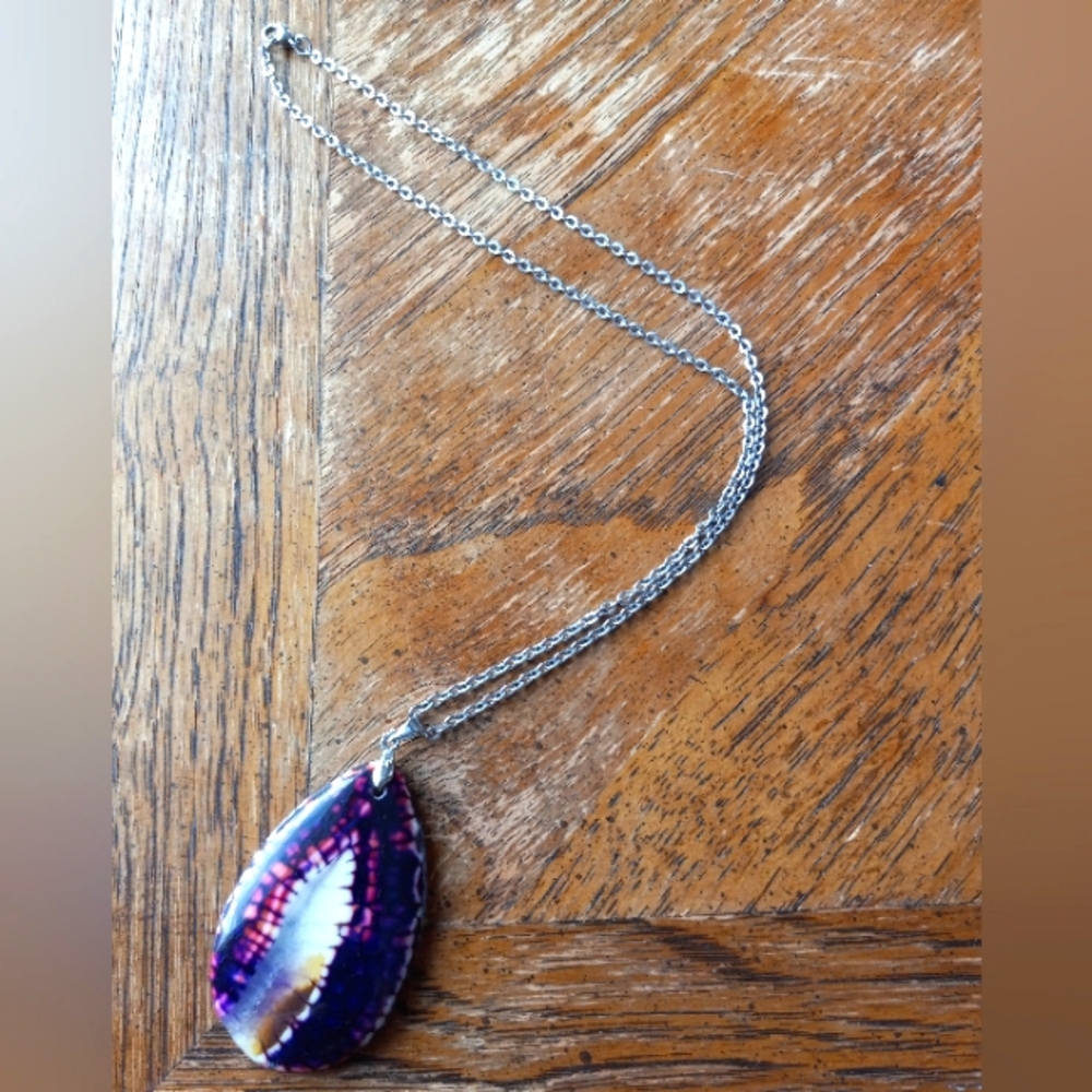 Druzy Agate Pendant w Stainless Steel Chain!!